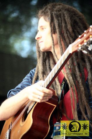 Martin Zobel (D) with The 40 Fiyha Band 13. Reggae Jam, Bersenbrueck 11. August 2007 (3).JPG